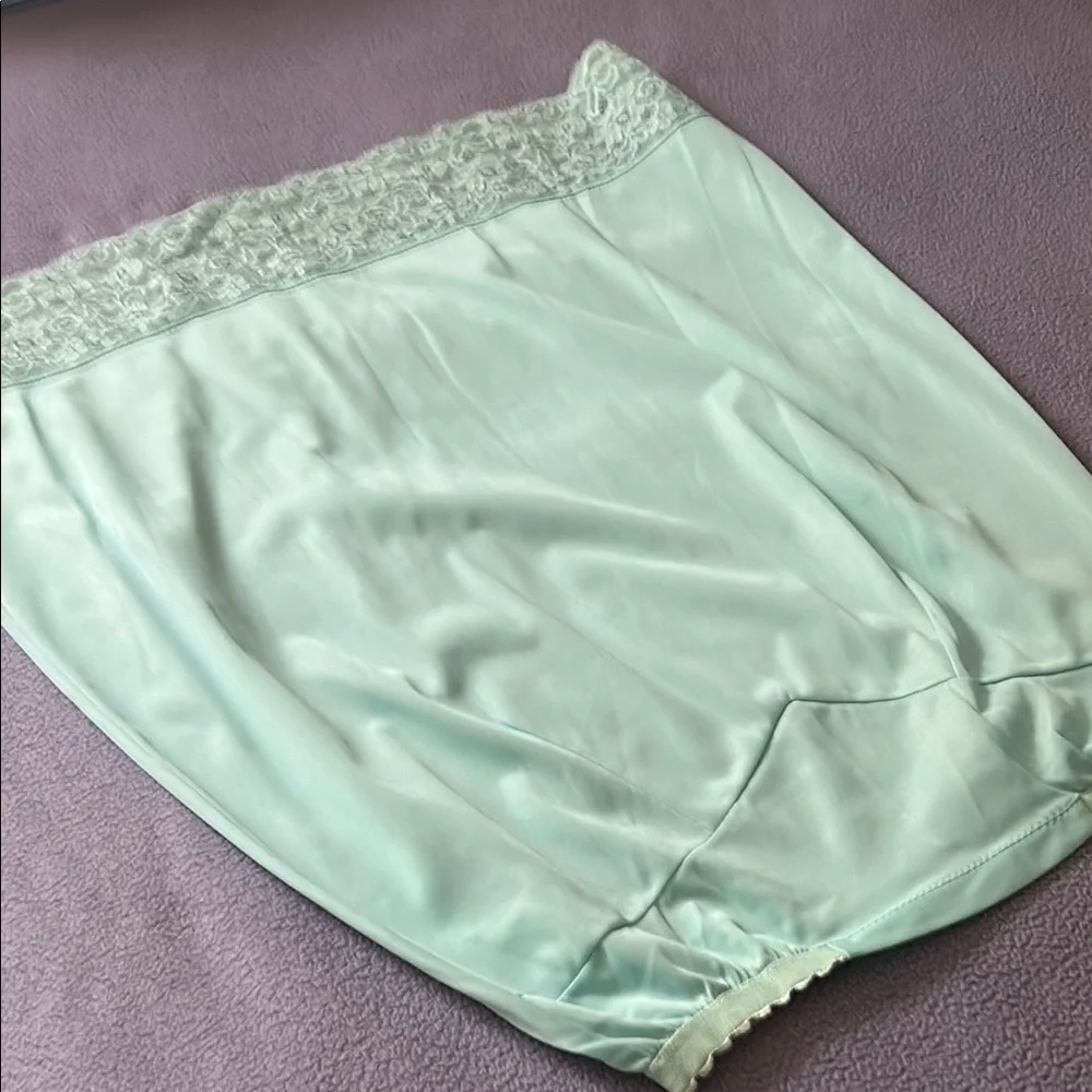 🎁Warner’s Beautiful Half Slip - Picture 4 of 5